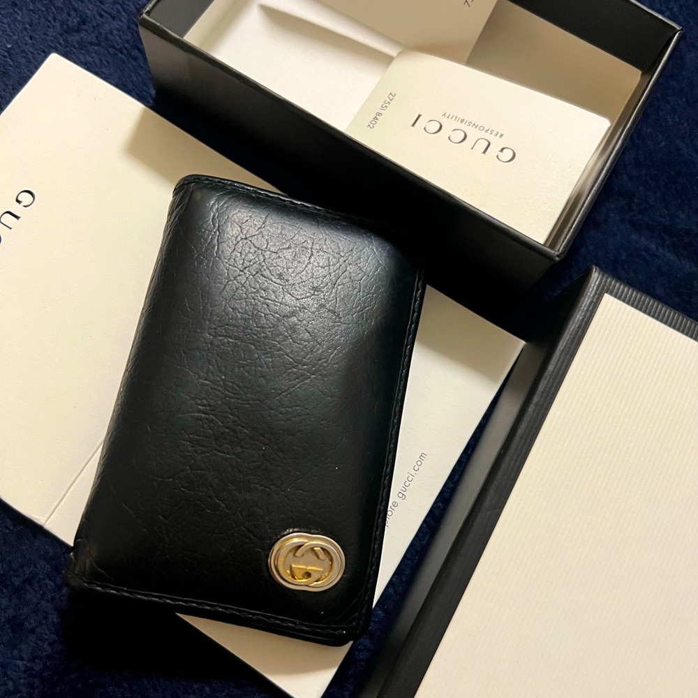 AUTHENTIC Leather GUCCI Wallet in black with Gold GG design
